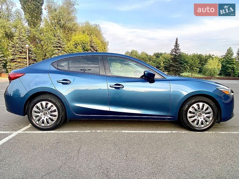 Седан Mazda 3 2017 в Киеве