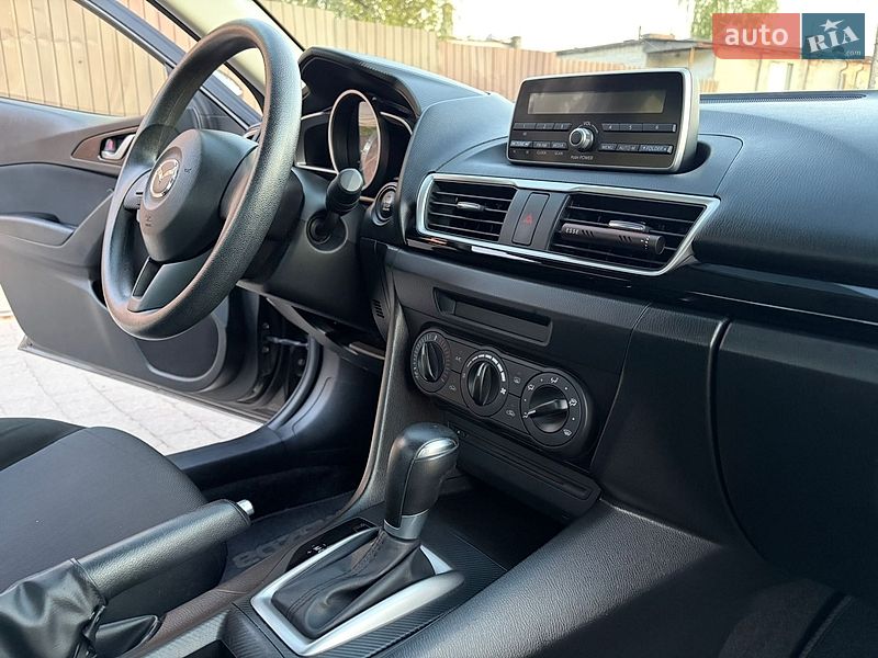 Седан Mazda 3 2014 в Львове