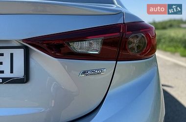 Седан Mazda 3 2018 в Ромнах