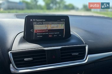 Седан Mazda 3 2018 в Ромнах