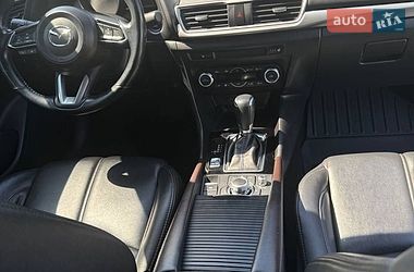 Седан Mazda 3 2018 в Ромнах