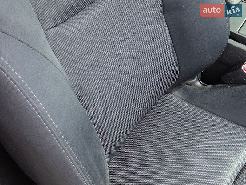Седан Mazda 3 2010 в Днепре
