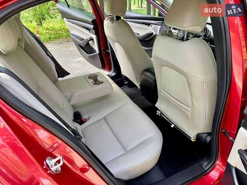 Седан Mazda 3 2019 в Киеве