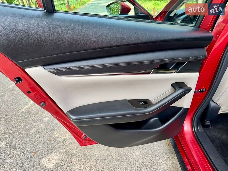 Седан Mazda 3 2019 в Киеве