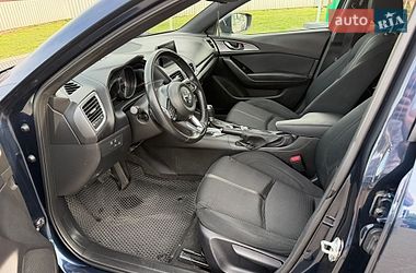 Седан Mazda 3 2017 в Киеве