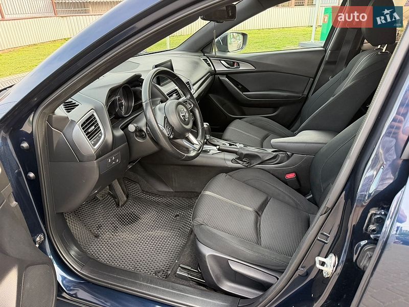 Седан Mazda 3 2017 в Киеве