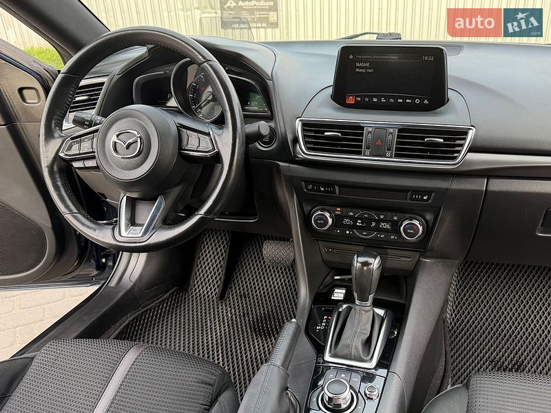 Седан Mazda 3 2017 в Киеве