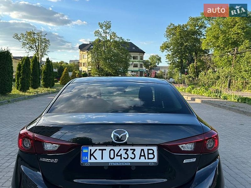 Седан Mazda 3 2018 в Коломые