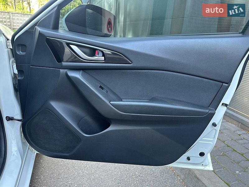 Седан Mazda 3 2014 в Киеве