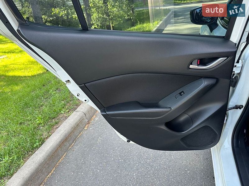 Седан Mazda 3 2014 в Киеве