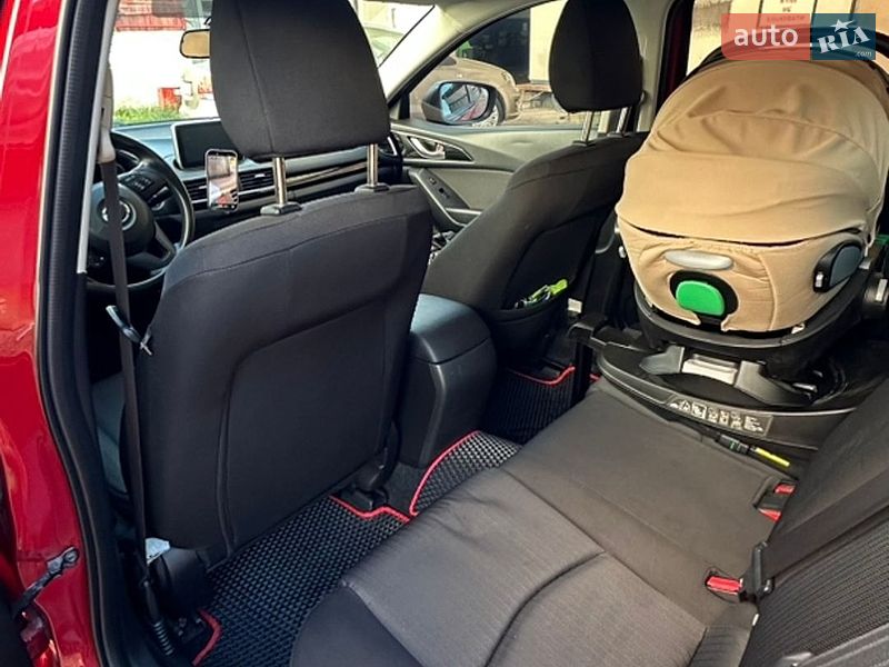 Седан Mazda 3 2015 в Ивано-Франковске