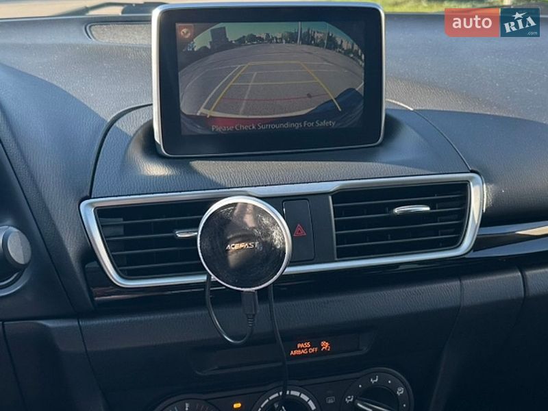 Седан Mazda 3 2015 в Ивано-Франковске