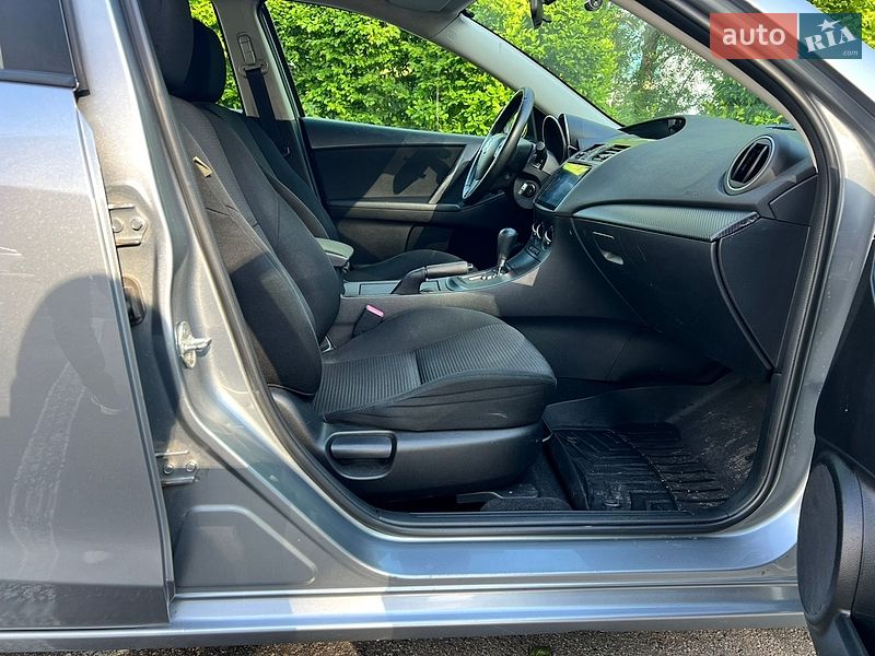Седан Mazda 3 2013 в Киеве