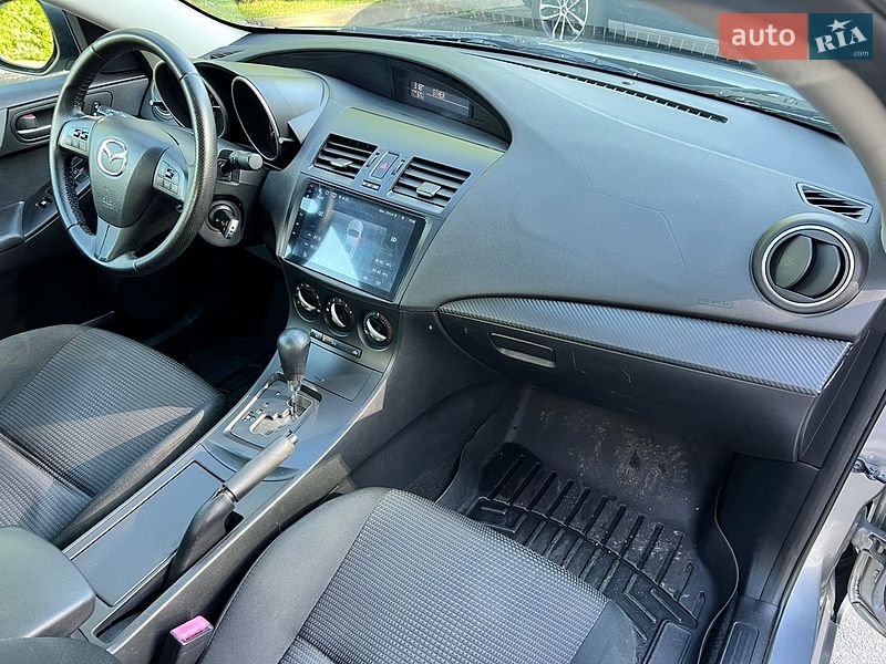 Седан Mazda 3 2013 в Киеве