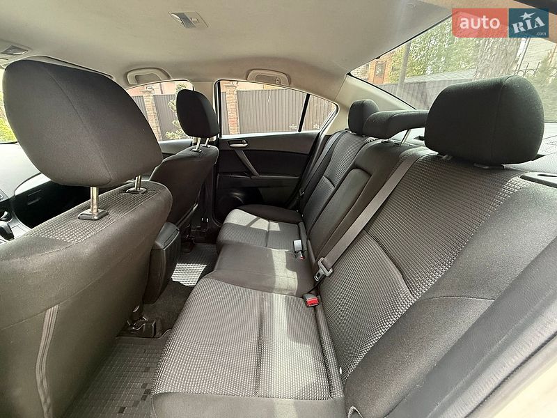 Седан Mazda 3 2011 в Львові