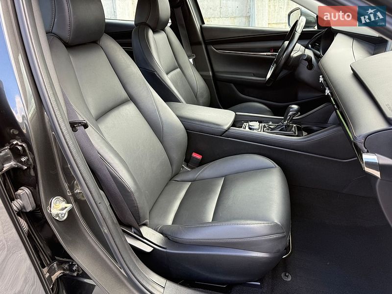 Седан Mazda 3 2023 в Львові