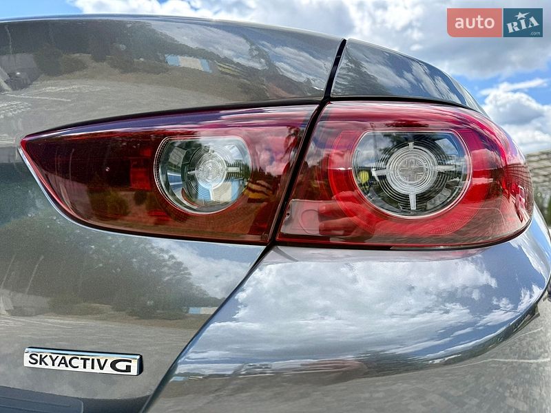 Седан Mazda 3 2023 в Львові