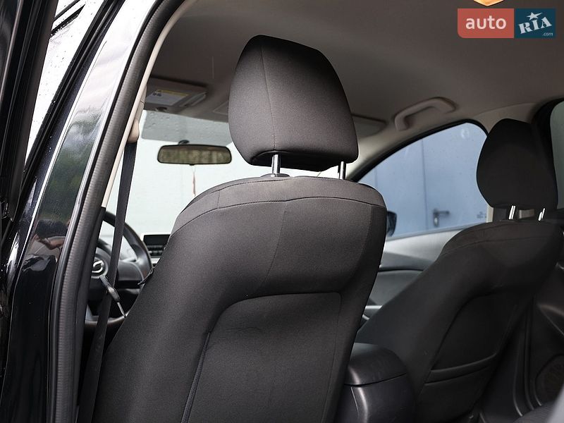 Седан Mazda 3 2014 в Киеве