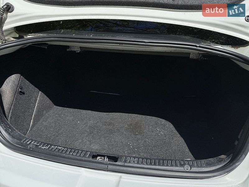 Седан Mazda 3 2008 в Черновцах