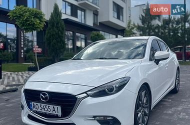Седан Mazda 3 2017 в Ужгороде