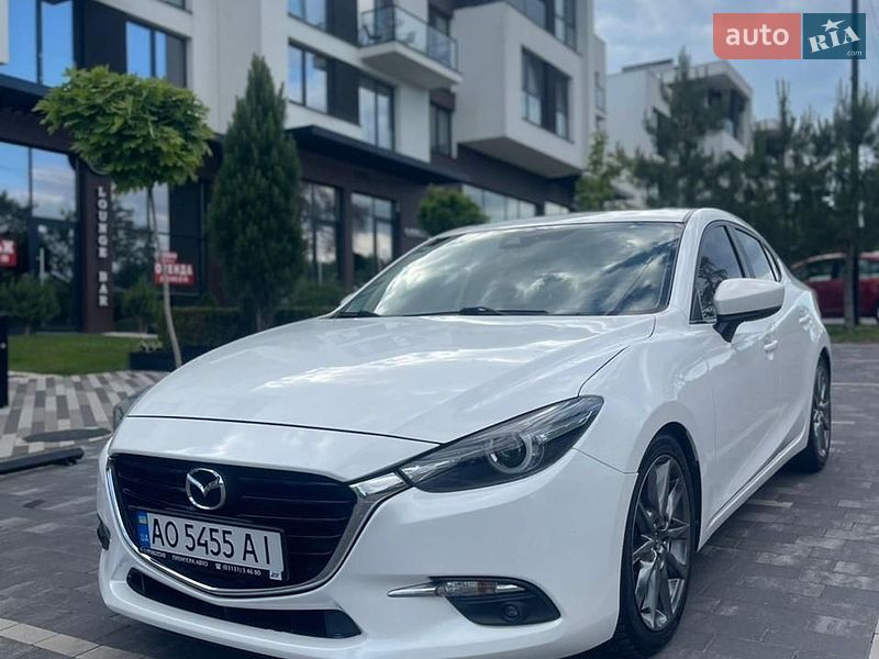 Седан Mazda 3 2017 в Ужгороде