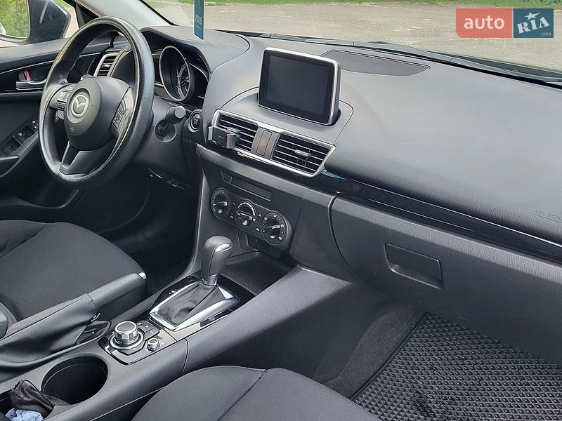 Седан Mazda 3 2015 в Полтаве