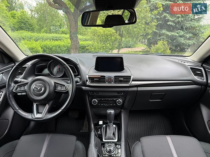 Седан Mazda 3 2017 в Обухові