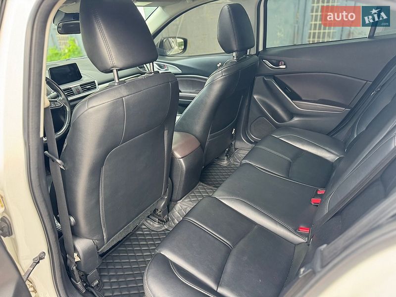 Седан Mazda 3 2018 в Києві
