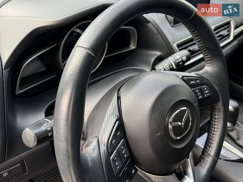 Хэтчбек Mazda 3 2015 в Умани