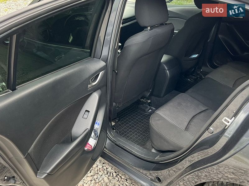 Седан Mazda 3 2016 в Києві