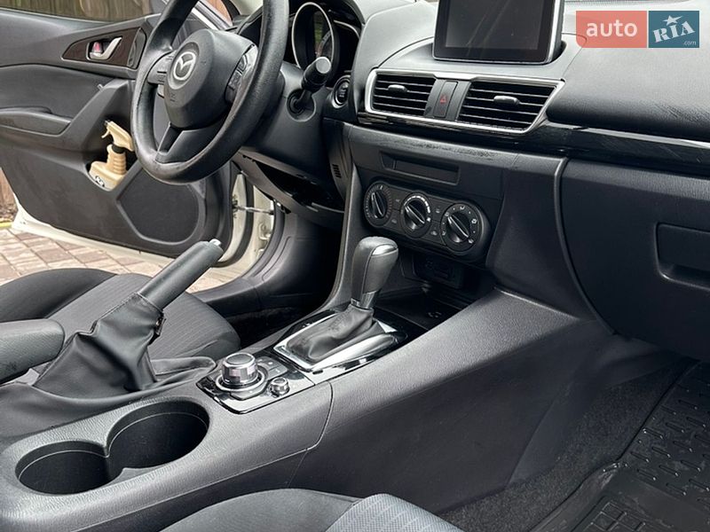 Седан Mazda 3 2016 в Днепре