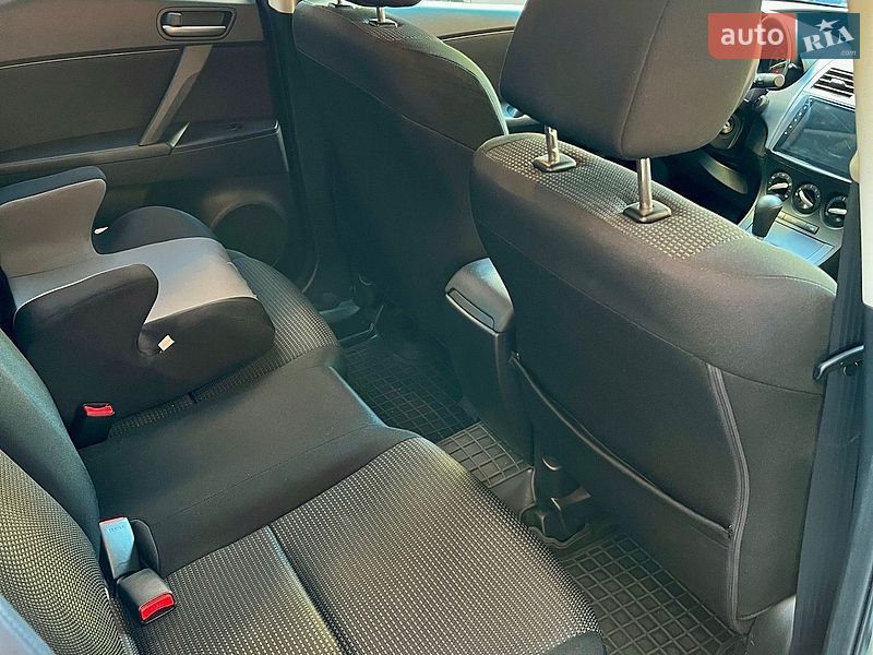 Седан Mazda 3 2013 в Дніпрі