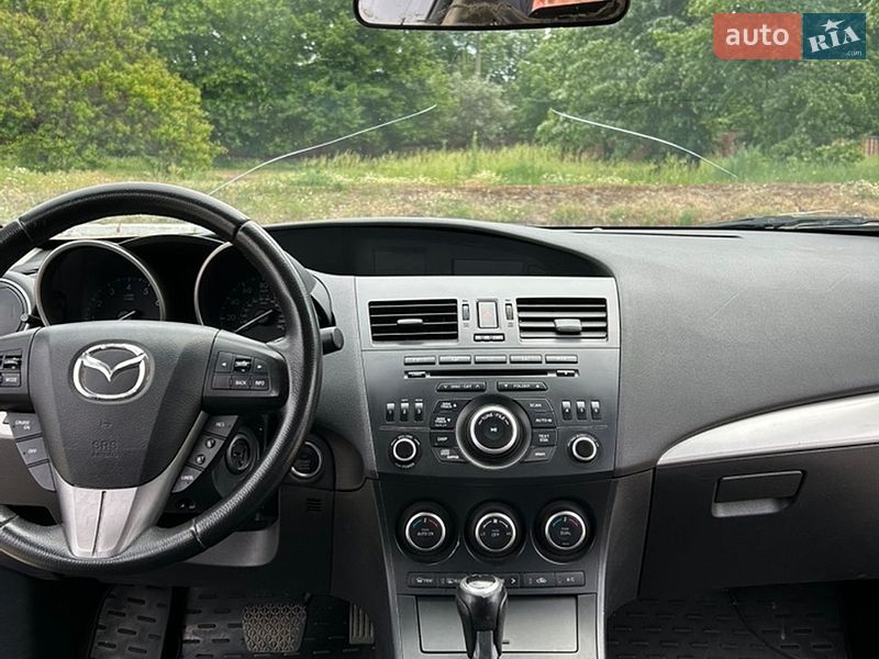 Седан Mazda 3 2013 в Киеве
