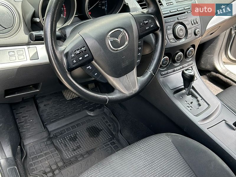 Седан Mazda 3 2013 в Киеве