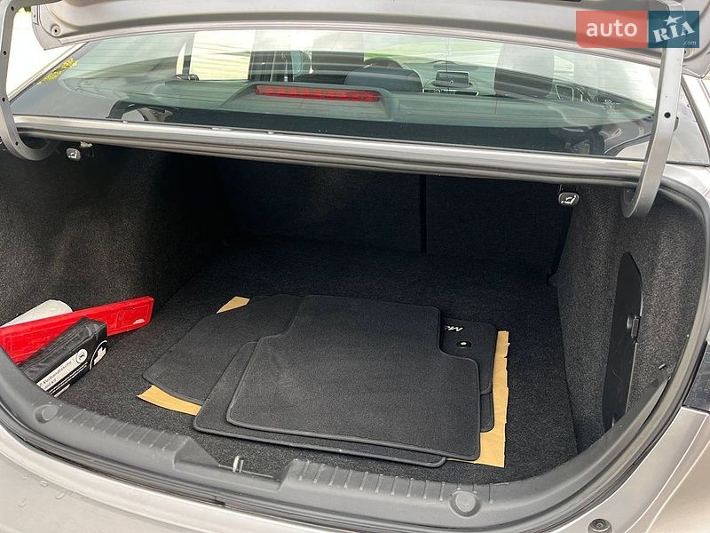 Седан Mazda 3 2014 в Вишневом