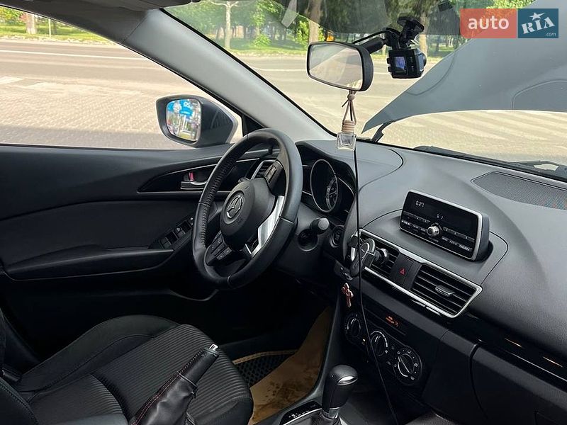 Седан Mazda 3 2014 в Вишневом