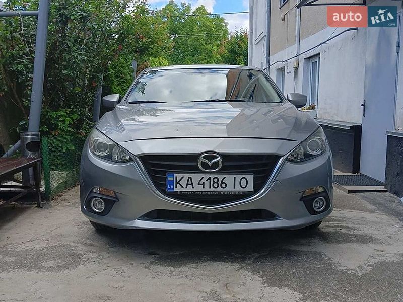 Седан Mazda 3 2015 в Казанке