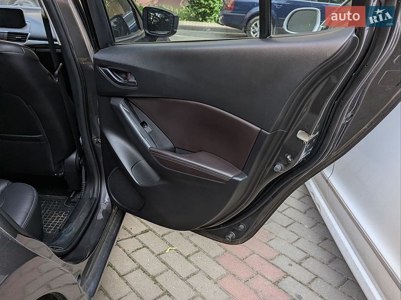 Хетчбек Mazda 3 2018 в Ужгороді