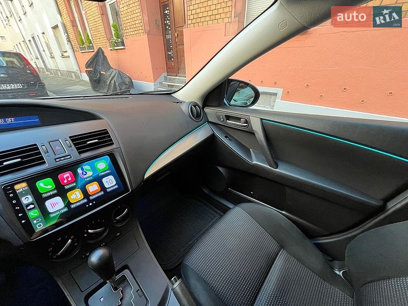 Седан Mazda 3 2013 в Дніпрі