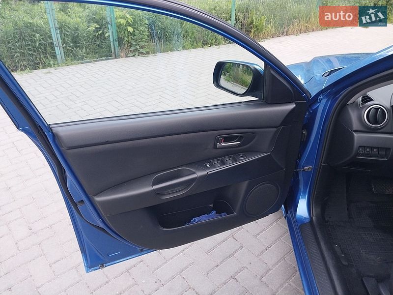 Хетчбек Mazda 3 2005 в Житомирі