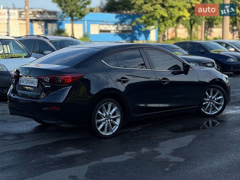Седан Mazda 3 2017 в Днепре