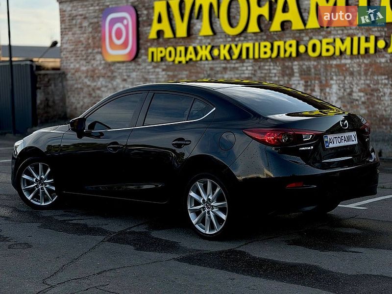 Седан Mazda 3 2017 в Днепре