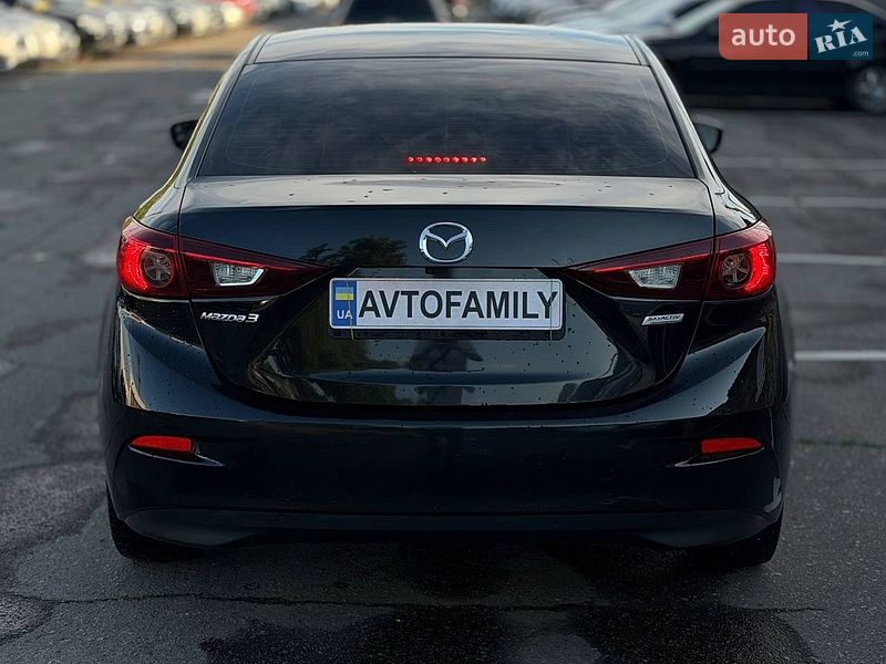 Седан Mazda 3 2017 в Днепре