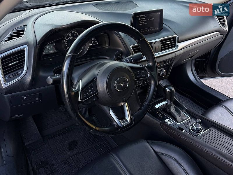 Седан Mazda 3 2017 в Днепре