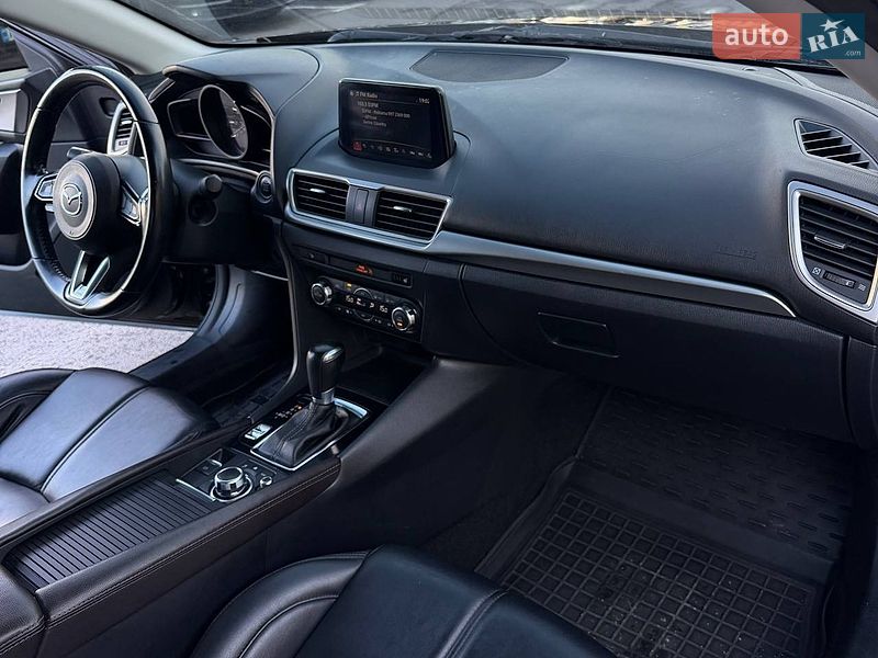 Седан Mazda 3 2017 в Днепре