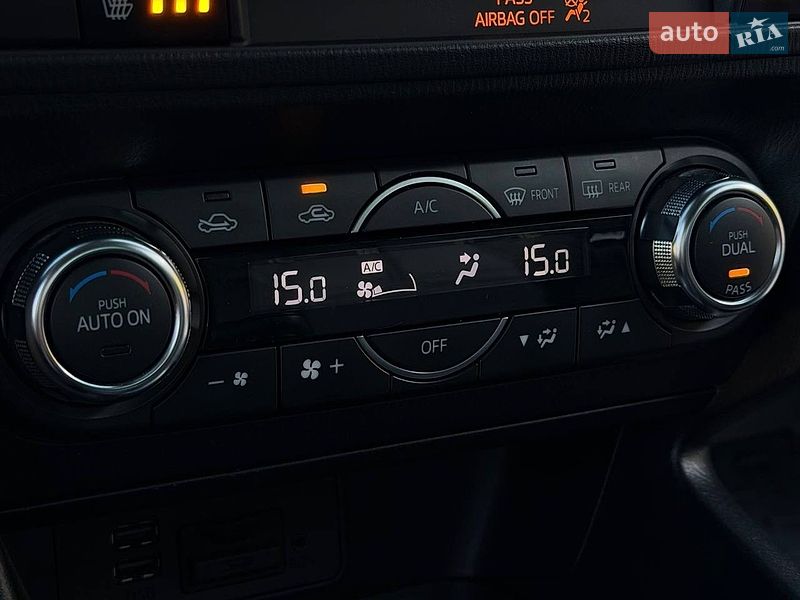 Седан Mazda 3 2017 в Днепре