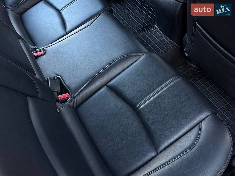 Седан Mazda 3 2017 в Днепре