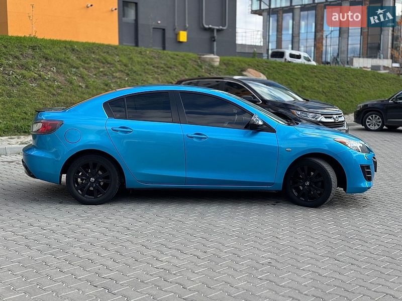 Седан Mazda 3 2010 в Ровно