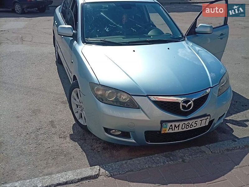 Седан Mazda 3 2006 в Ружине