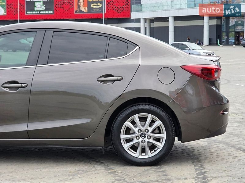 Седан Mazda 3 2014 в Киеве